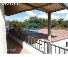 Sanxenxo: vendemos casa con finca, local comercial...