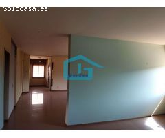 Sanxenxo: vendemos casa con finca, local comercial...