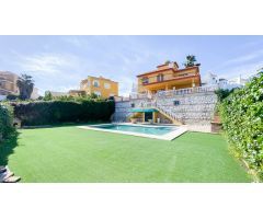 VENTA DE CHALET INDEPENDIENTE EN LA ZONA DE EL LAGAREJO, MIJAS COSTA. ¡5 DORMITORIOS Y PISCINA!
