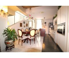 AMPLIA VIVIENDA CON PATIO, GARAJE Y TRASTERO EN CASCO ANTOGUO