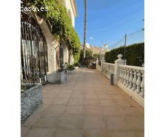 Villa jardín y piscina en Playamar