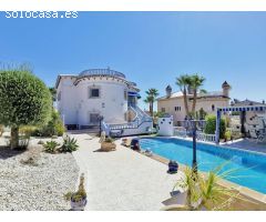 Villa de Lujo en Venta en Villamartín, Alicante