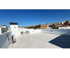 Villa de Lujo en Venta en Villamartín, Alicante