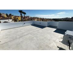 Villa de Lujo en Venta en Villamartín, Alicante