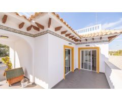 Chalet en Venta en La Zenia, Alicante