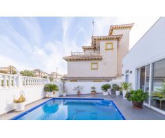 Chalet en Venta en La Zenia, Alicante