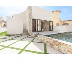 Villa de Lujo en Venta en Playa Flamenca, Alicante