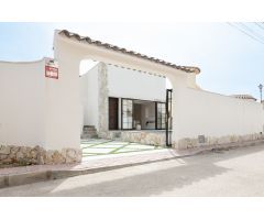 Villa de Lujo en Venta en Playa Flamenca, Alicante