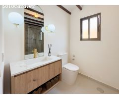 Villa de Lujo en Venta en Playa Flamenca, Alicante