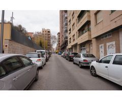 PLAZA DE APARCAMIENTO Y TRASTERO ZONA COLEGIO LUIS VIVES -AVENIDAS!!!