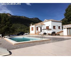 Villa en Venta en Castalla, Alicante