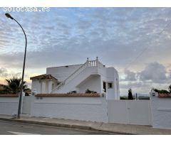 Villa en Venta en San Miguel de Salinas, Alicante