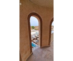 Fantástica villa completamente reformada con piscina privada y apartamento independiente.