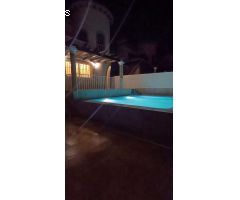 Fantástica villa completamente reformada con piscina privada y apartamento independiente.