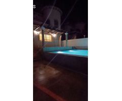 Fantástica villa completamente reformada con piscina privada y apartamento independiente.