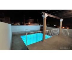 Fantástica villa completamente reformada con piscina privada y apartamento independiente.
