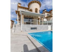 ¡Oferta! Villa de lujo completamente renovada con sótano y piscina privada en Villamartín.