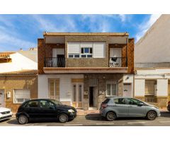 ¡Gran inversión! Casa reformada a solo 600 m de la playa en Torrevieja.