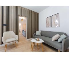 ¡Gran inversión! Casa reformada a solo 600 m de la playa en Torrevieja.