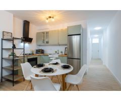 ¡Gran inversión! Casa reformada a solo 600 m de la playa en Torrevieja.