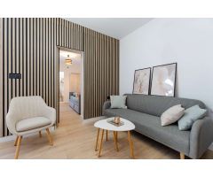 ¡Gran inversión! Casa reformada a solo 600 m de la playa en Torrevieja.