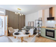 ¡Gran inversión! Casa reformada a solo 600 m de la playa en Torrevieja.