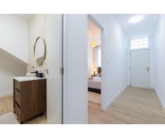 ¡Gran inversión! Casa reformada a solo 600 m de la playa en Torrevieja.