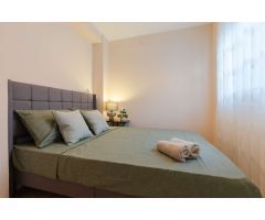 ¡Gran inversión! Casa reformada a solo 600 m de la playa en Torrevieja.