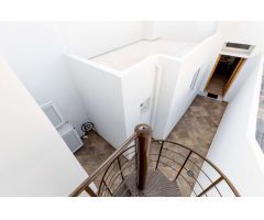 ¡Gran inversión! Casa reformada a solo 600 m de la playa en Torrevieja.