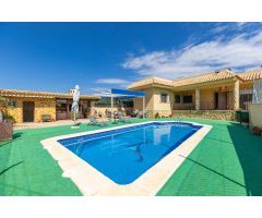 ¡Gran oferta! Amplia villa con piscina privada en Los Dolses/La Zenia.