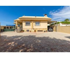 ¡Gran oferta! Amplia villa con piscina privada en Los Dolses/La Zenia.
