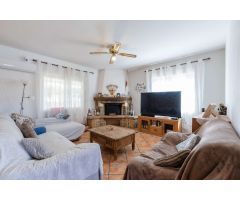 ¡Gran oferta! Amplia villa con piscina privada en Los Dolses/La Zenia.
