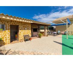 ¡Gran oferta! Amplia villa con piscina privada en Los Dolses/La Zenia.
