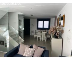 ¡¡FANTASTICA CASA ADOSADA DE 300 M2 EN ZONA ARRUZAFA!!
