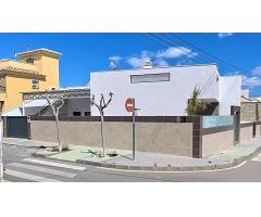 Villa de Lujo en Alquiler en Torre de la Horadada, Alicante