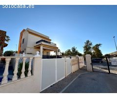 Chalet en Alquiler en Urbanización El Raso, Alicante