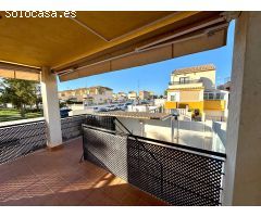 Chalet en Alquiler en Urbanización El Raso, Alicante