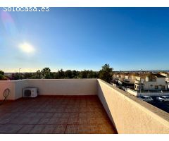 Chalet en Alquiler en Urbanización El Raso, Alicante