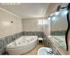 Chalet en Alquiler en Urbanización El Raso, Alicante