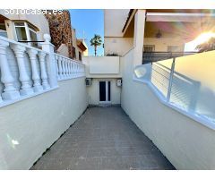Chalet en Alquiler en Urbanización El Raso, Alicante