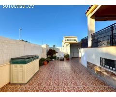Chalet en Alquiler en Urbanización El Raso, Alicante