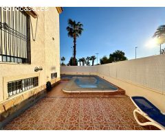 Chalet en Alquiler en Urbanización El Raso, Alicante