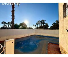 Chalet en Alquiler en Urbanización El Raso, Alicante