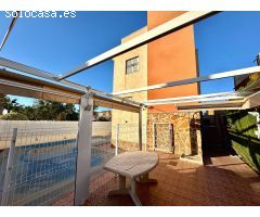 Chalet en Alquiler en Urbanización El Raso, Alicante