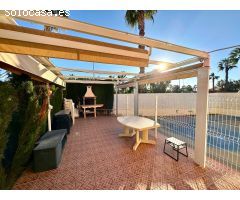 Chalet en Alquiler en Urbanización El Raso, Alicante