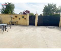 PARCELA DE 700 m2 , con 2 casas equipadas de cocina , habitaciones , baños ...!