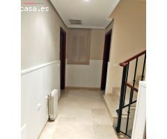 ESTUPENDA CASA DE DOS PLANTAS CON PISCINA Y BUHARDILLA - 215.000€ -