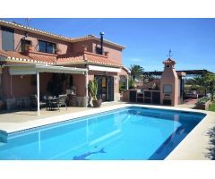 Magnifica Villa de 5 dormitorios en Urb El Coto