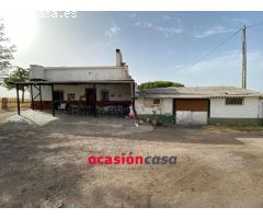PARCELA CON GRAN VIVIENDA A LA VENTA