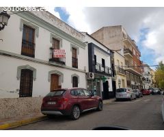 CASA DE 2 PLANTAS EN PLENO CENTRO DE PUEBLONUEVO